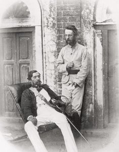 Sir Robert Napier (1810-90) (assis) et son ADC, Major E.H. Greathead, Lucknow, 1857 - English Photographer